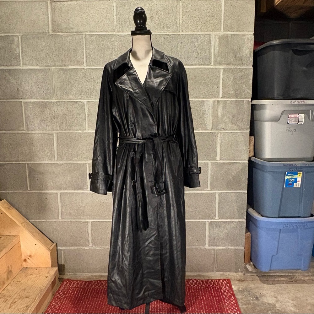 Urban Outfitters Clara faux leather trench coat. - Picture 4 of 14